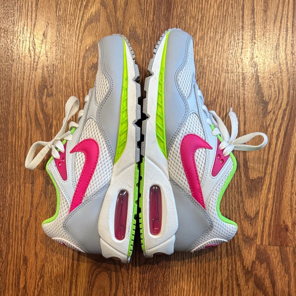 Nike White and Pink Sneakers size 9